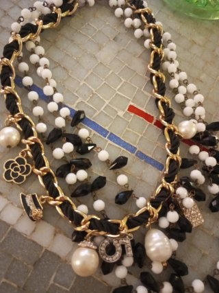 Collar Vintage Chanel Perlas y Dijes