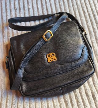 Bolso Vintage Negro Logo Dorado