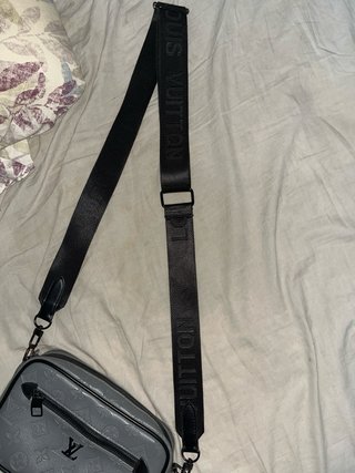 Bandolera Louis Vuitton Gris y Negra
