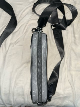 Bandolera Louis Vuitton Gris y Negra