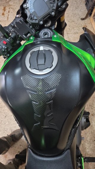 Kawasaki Z900 Negra y Verde