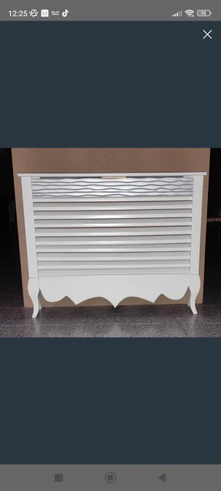 Cubreradiador blanco diseño ondulado