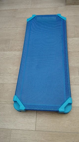 Cama infantil guardería azul