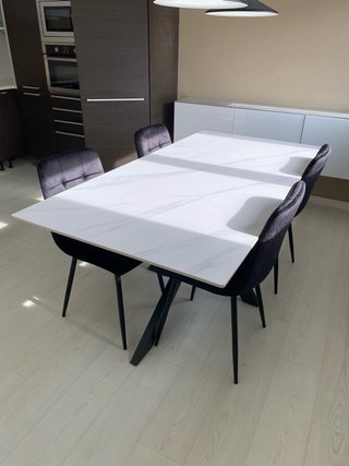 Mesa de comedor moderna efecto mármol