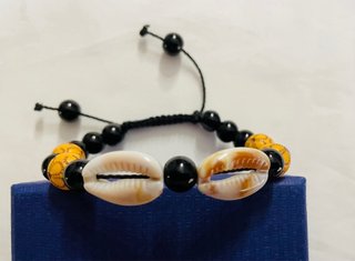 Braccialetti fantasia con conchiglie e perline