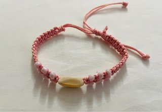 Braccialetti fantasia con conchiglie e perline