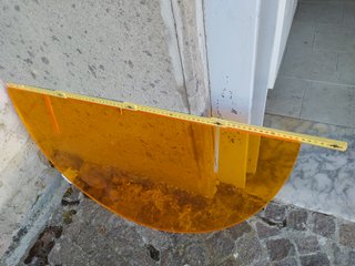 Mensole in plastica arancione traslucido