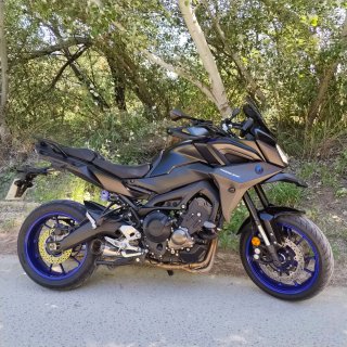 Yamaha Tracer 9 Negra y Azul