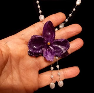 Collar Orquídea Natural Morado y Perlas