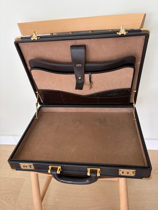 Maletín Loewe Piel Negra Vintage con Llaves