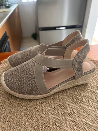 Scarpe in esparto beige e marrone