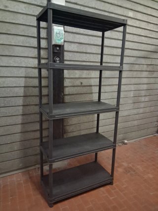 Scaffale portaoggetti in plastica grigia