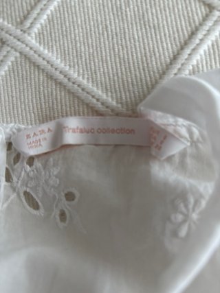 Blusa Zara bordada blanca