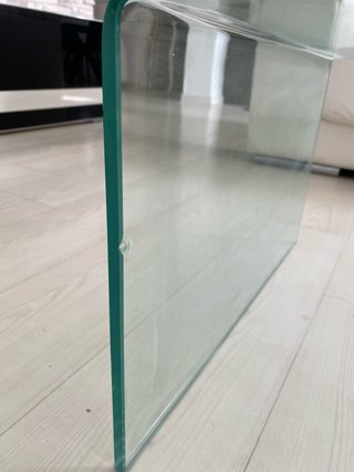 Mesa centro cristal curvado moderna