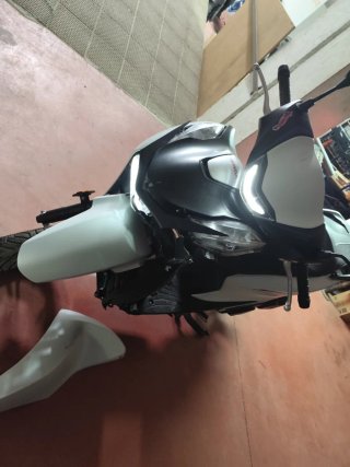 Hond a SH 125i Scooter Negra y Blanca  Para despie