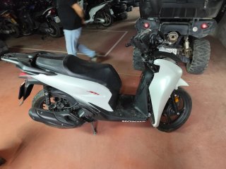 Hond a SH 125i Scooter Negra y Blanca  Para despie