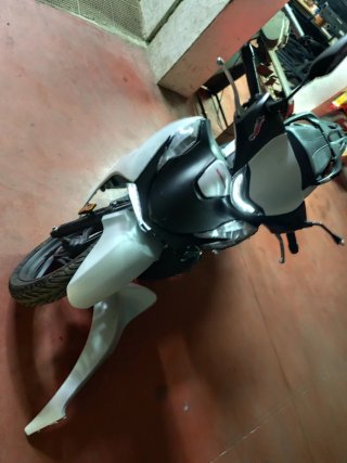 Hond a SH 125i Scooter Negra y Blanca  Para despie