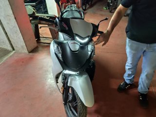 Hond a SH 125i Scooter Negra y Blanca  Para despie