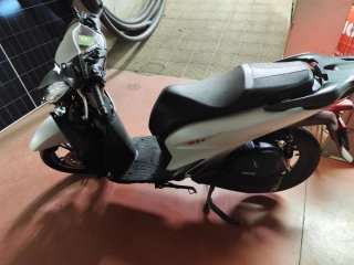 Hond a SH 125i Scooter Negra y Blanca  Para despie