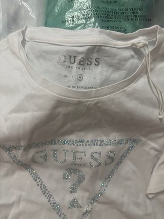 Conjunto Guess Camiseta Blanca y Bolso Teal