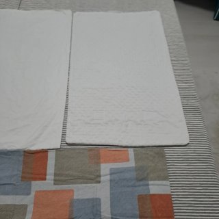 Tappeto beige + 3 federe cuscini