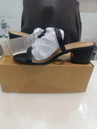 Zapatos de tacón Amazon Essentials negros
