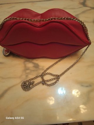 Bolso labios rojo