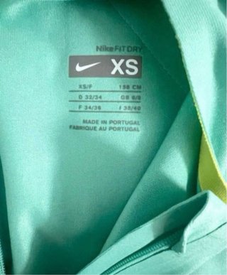 Talla XS. Camiseta deportiva de mujer NIKE.
