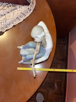 Figura mujer con guitarra porcelana