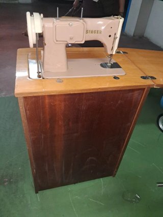 Máquina de coser Singer antigua