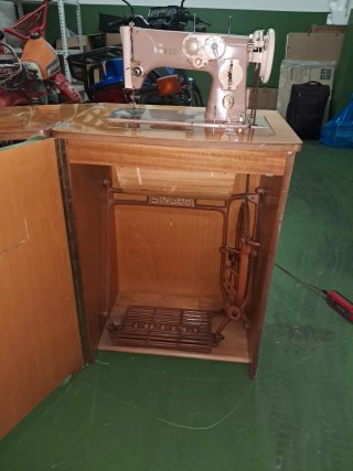 Máquina de coser Singer antigua