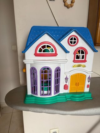 Casa de juguete amueblada