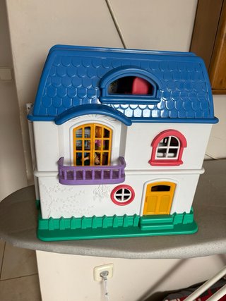 Casa de juguete amueblada