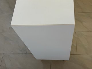 Mueble almacenaje EKET Ikea blanco y madera