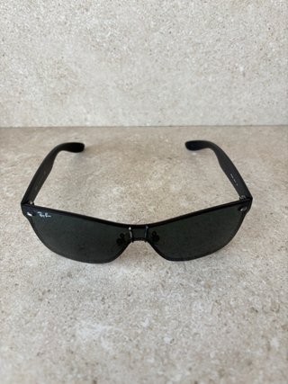 Gafas de sol Ray-Ban negras y grises