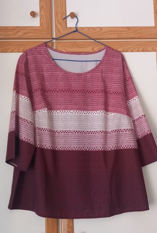 Blusa rosa y morada con rayas