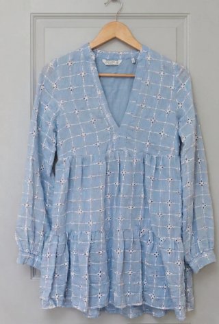 Vestido azul y blanco