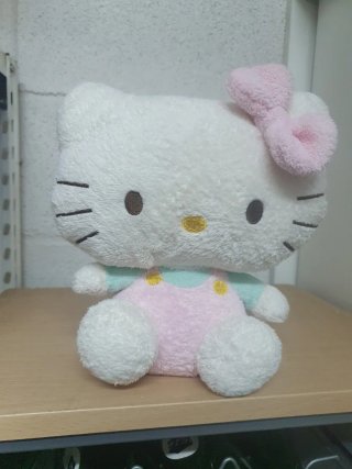 Lote 4 peluches: Hello Kitty, Unicornio, Oso