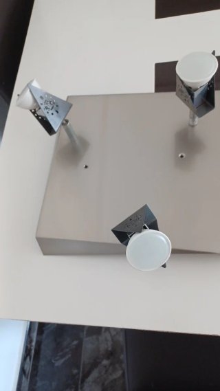 Lámpara de techo halógena plateada,de 3 focos.