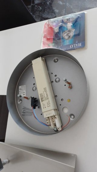 Lámpara de techo halógena plateada,de 3 focos.