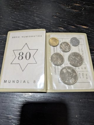 Lote de monedas Serie Numerismatica Mundial 80