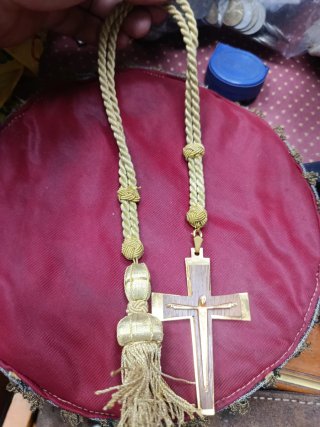 Cordón de oro con cruz años 70