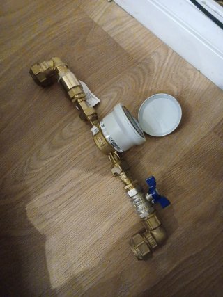 Contador de agua latón 13mm con accesorios
