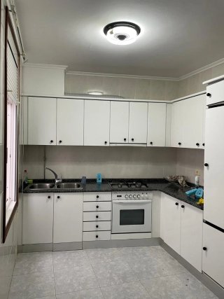 Cocina completa blanca y gris