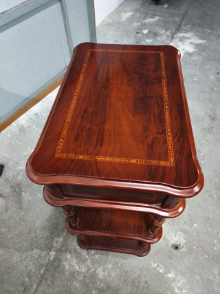 Mesita auxiliar de madera