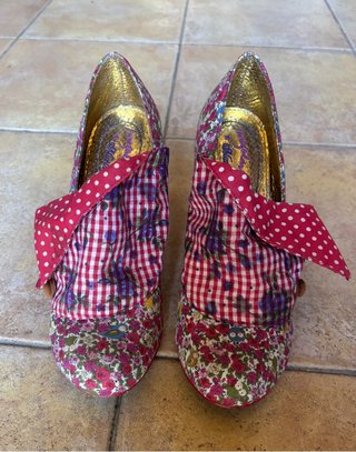 Zapatos de tacón estampados