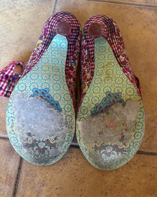 Zapatos de tacón estampados