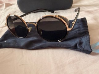 Gafas de sol Zara negras y doradas