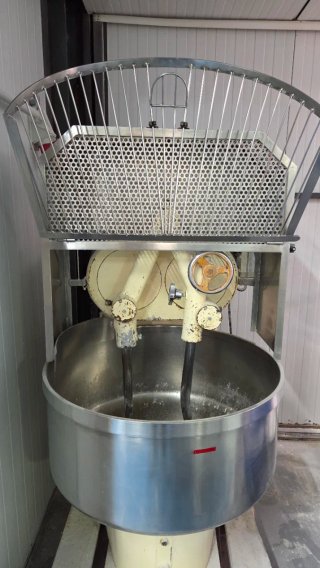 Amasadora industrial 80 kg