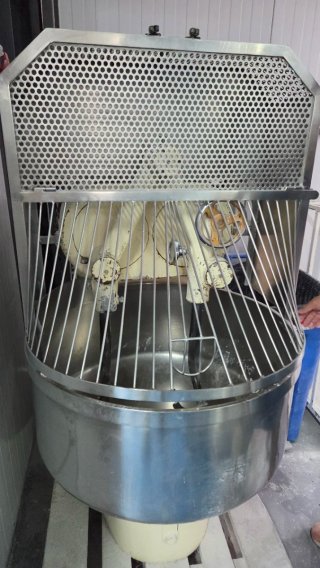 Amasadora industrial 80 kg